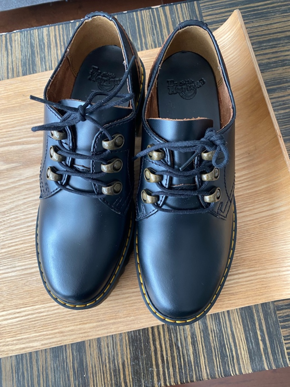 New Dr. Martens Leona Lug Sole Platform Derby Shoes Women's Size US6